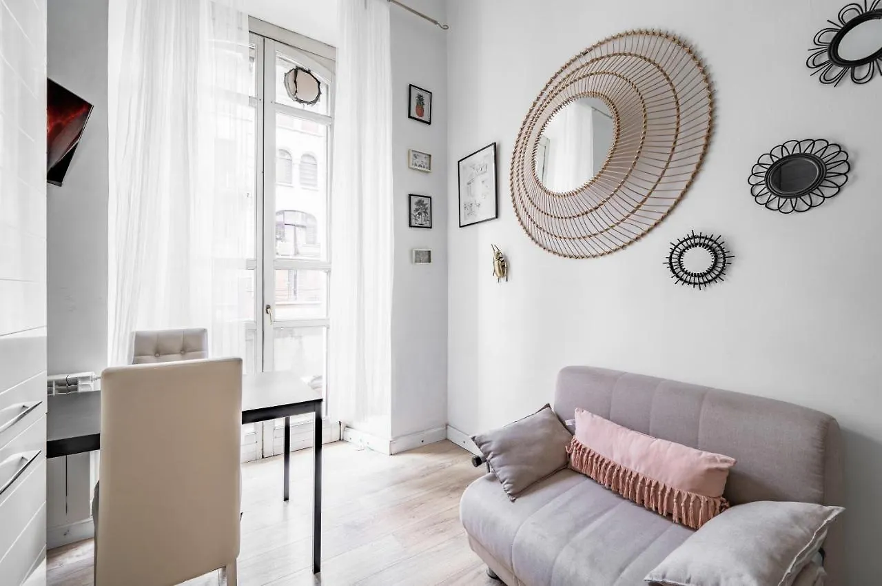 Isola And Garibaldi District Lovely Apartment Milan