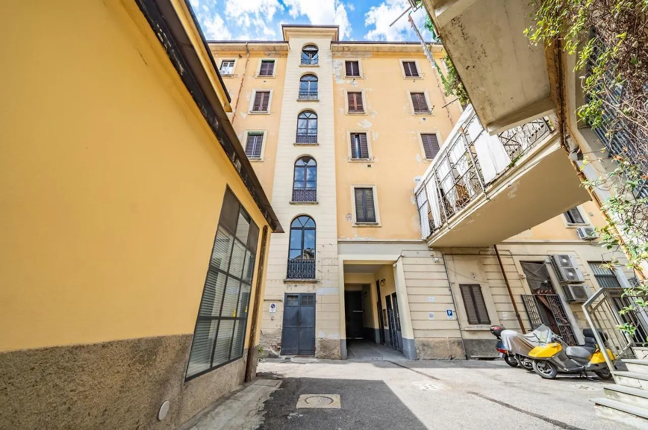 Isola And Garibaldi District Lovely Apartment Milan Italy